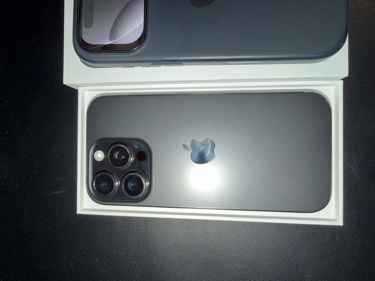 Apple Portables: Iphone 16 Pro 256gb + Hülle – D'occasion à Bäch SZ par cg77 6