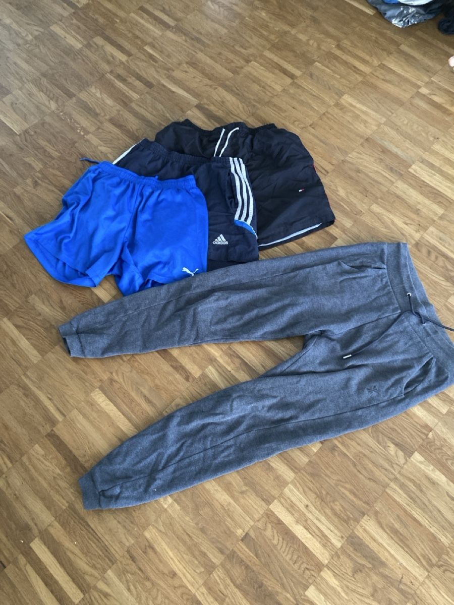 Lotti di vestiti: Sportpaket S – Usato da Männedorf venduto da Larimar4