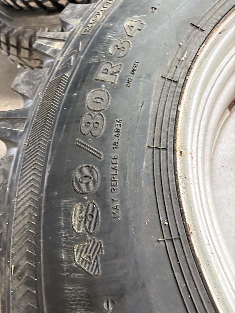 Pneus & Roues: Strassenbereifung Traktor Nokian – D'occasion à Bernhardzell par Eroni