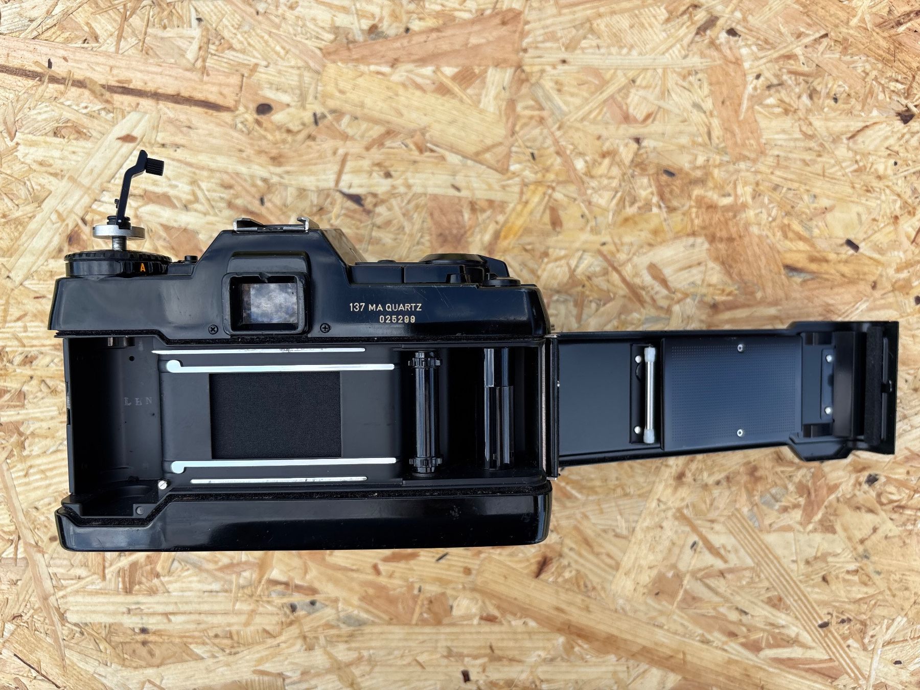 Contax Fotocamera: Contax 137 MA Quartz Kamera – Usato da Feldbach venduto da Olive1 5