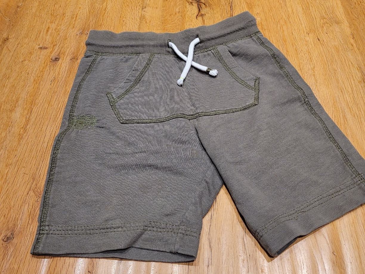 Hosen: 110 - Grösse, Shorts für Junge – Gebraucht aus Nottwil von echtMOMO