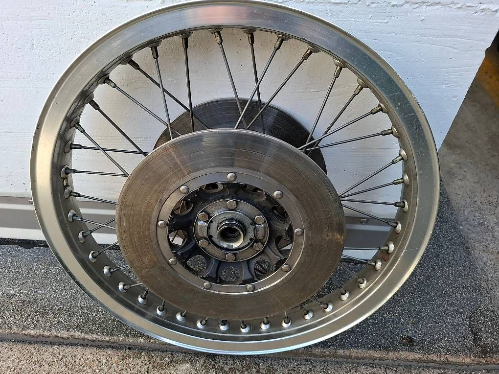 Honda Pneumatici & Ruote complete: Honda GL 1000 Vorderrad – Usato da Ebmatingen venduto da Moto42 1