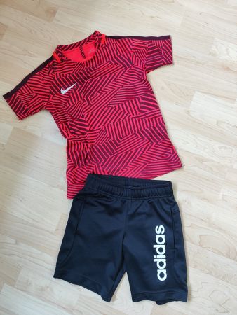 Tricot, Turnset Nike/Adidas Gr. 122/128