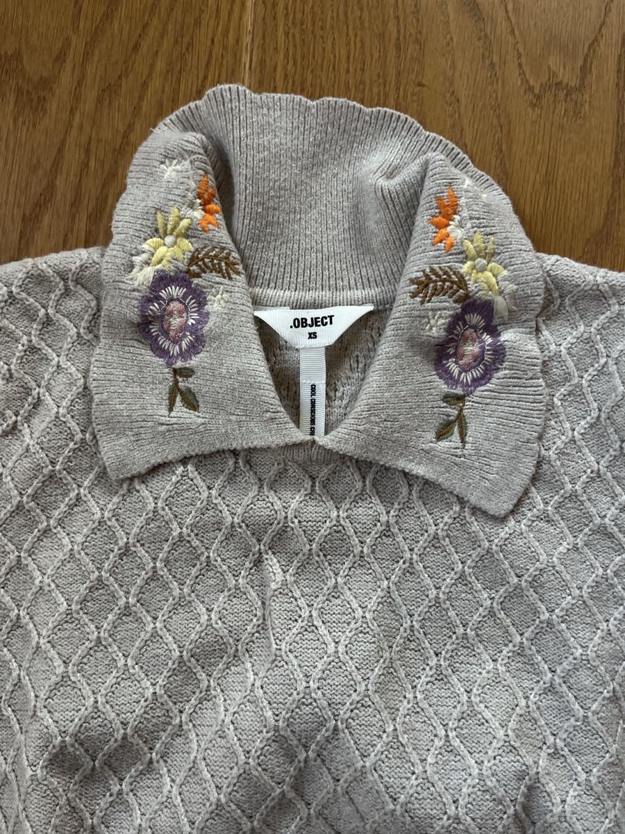 Pulls & Sweat-shirts: OBJECT Pullover Strick XS beige Blumen Boho-Stil – D'occasion à Wädenswil par Iana32