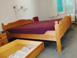Bett gebraucht 180cm. Ohne Matratzen