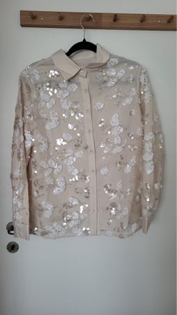 Chemisier beige à paillettes  ✨ Élégant pour les fêtes!