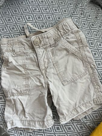 GAP SHORTS BOYS GR 98