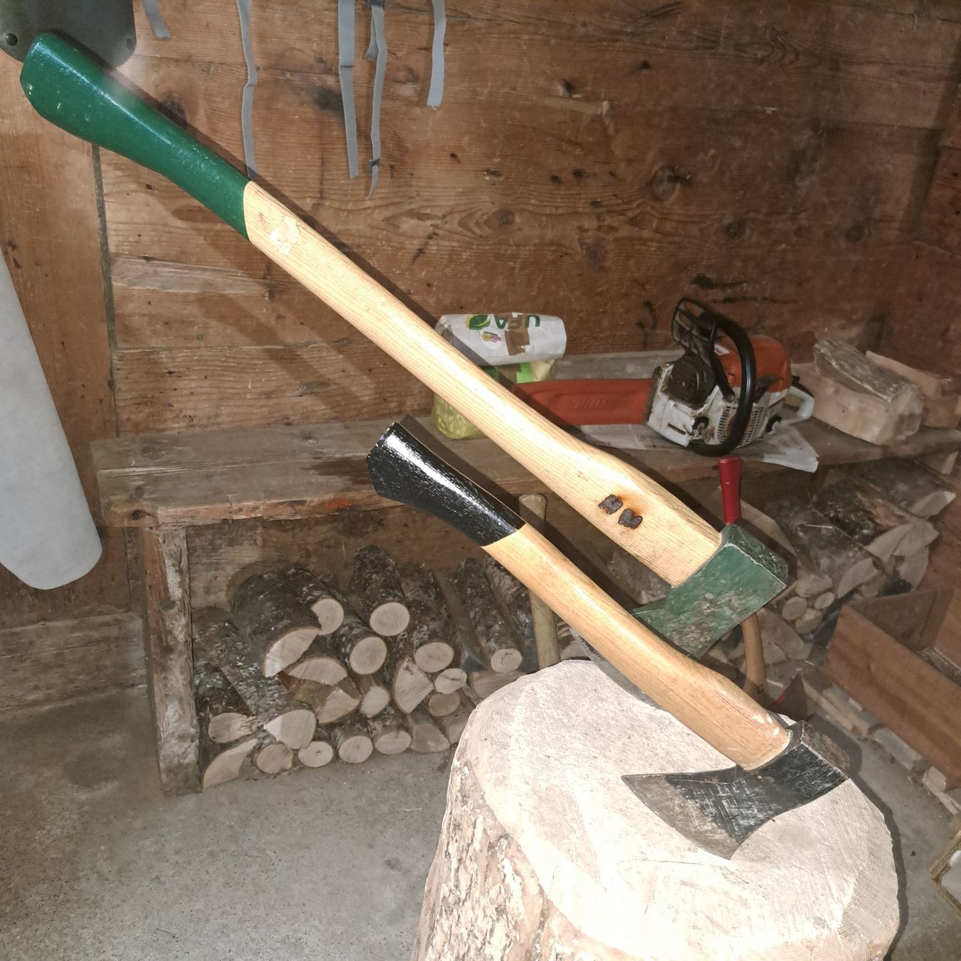 Alle Werkzeuge: Beil und Handbeil – Gebraucht aus Charmey (Gruyère) von Balinea