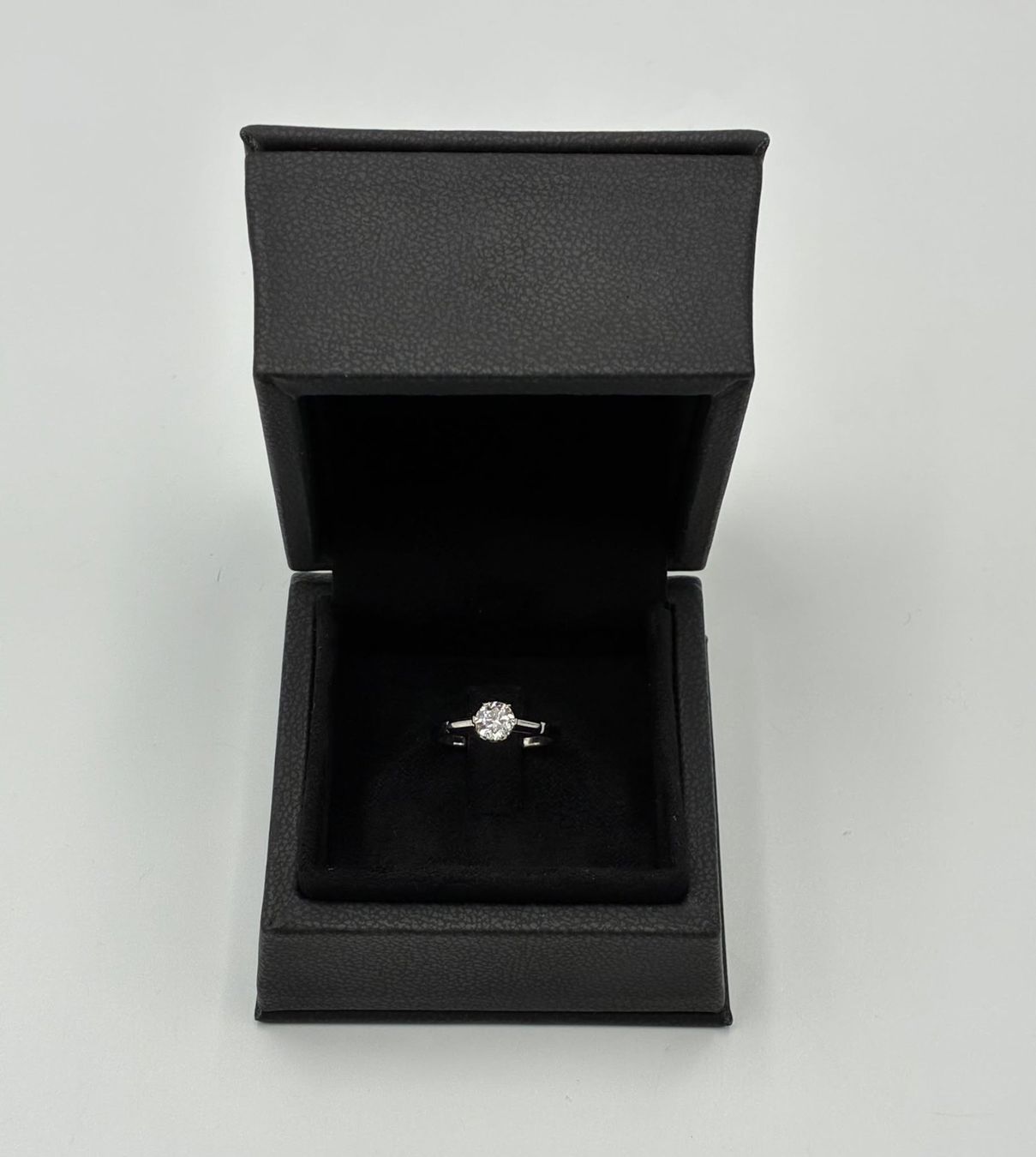 Anelli: SOLITÄR DIAMANT RING IN 750 WEISSGOLD – Usato da Luzern venduto da EdiGem
