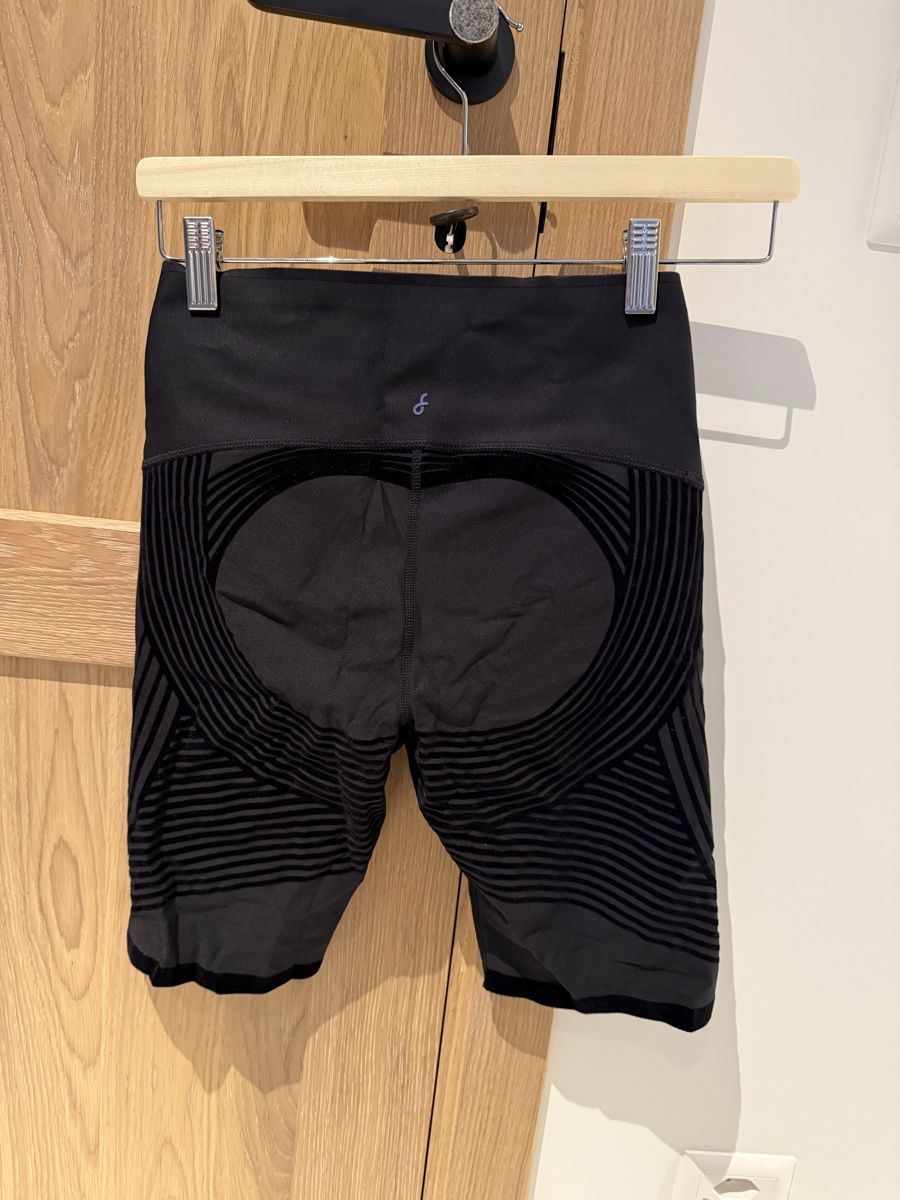 Leggings: Short Biker sculptant taille M – Neu und originalverpackt aus Bovernier von jba_cr9f 3