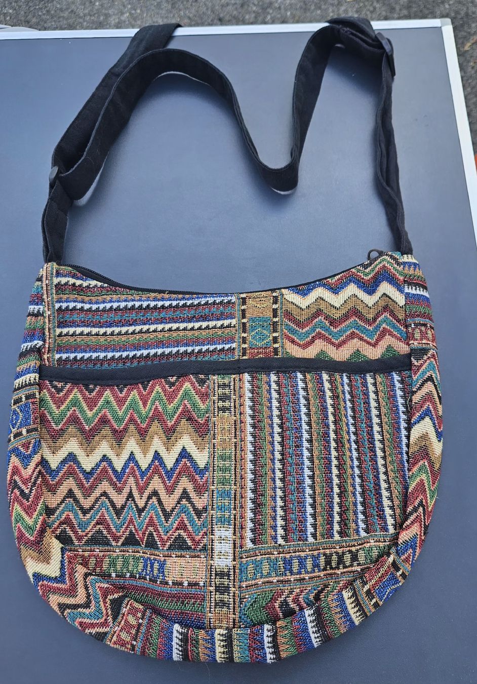 Taschen für Damen: Umhängetasche – Gebraucht aus Wollerau von Gommi