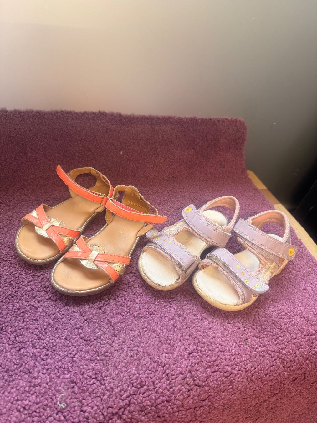 Scarpe per ragazze: Sandale Mädchen, Gr. 29, 2 Paar – Usato da Klingnau venduto da Nirvana