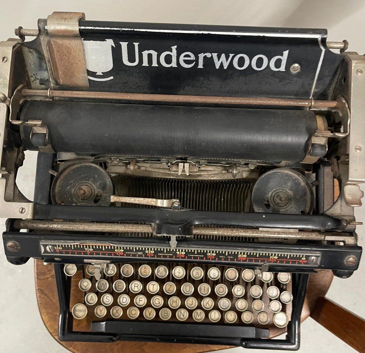 Macchine da scrivere: Machine à écrire Underwood vintage – Usato da Thalwil venduto da Smotha 5