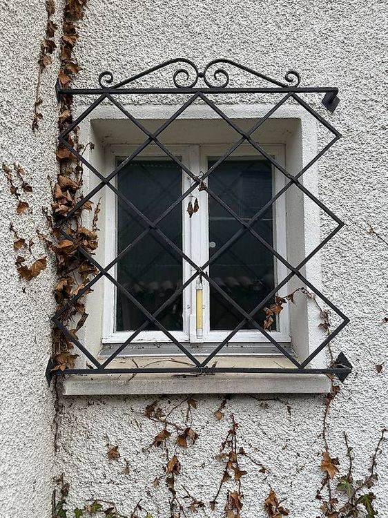 Table en fer forgé sur roulettes (D'occasion) à Estavayer-le-Lac pour