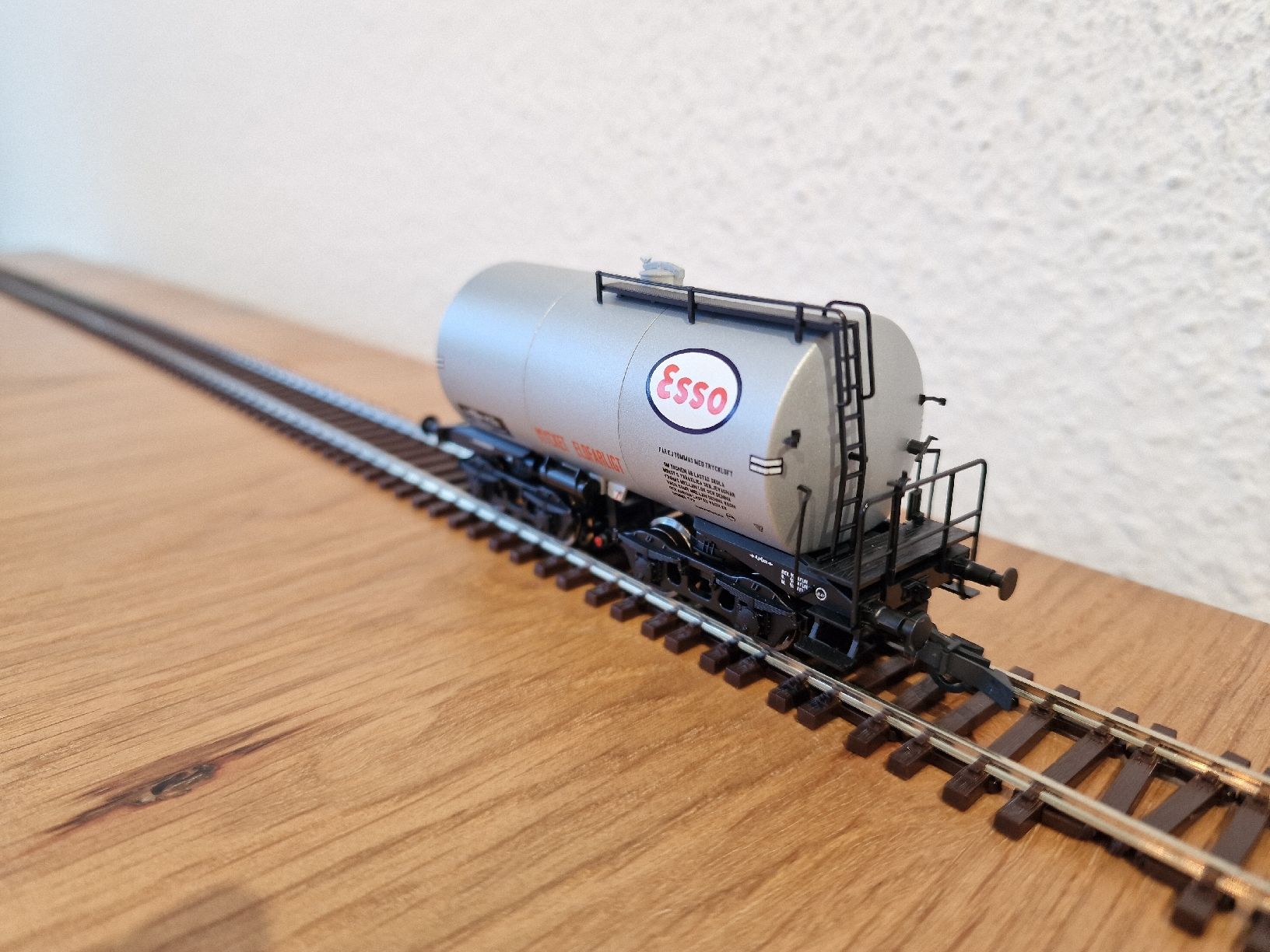 Roco Modelleisenbahnen: SJ Esso Tankwagen H0 – Neu (gemäss Beschreibung) aus Matten b. Interlaken von lor_hr9w 2