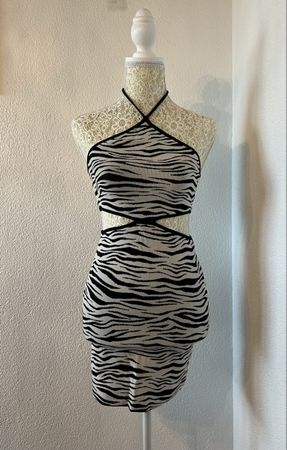 Bershka outgoing dress🤍🖤