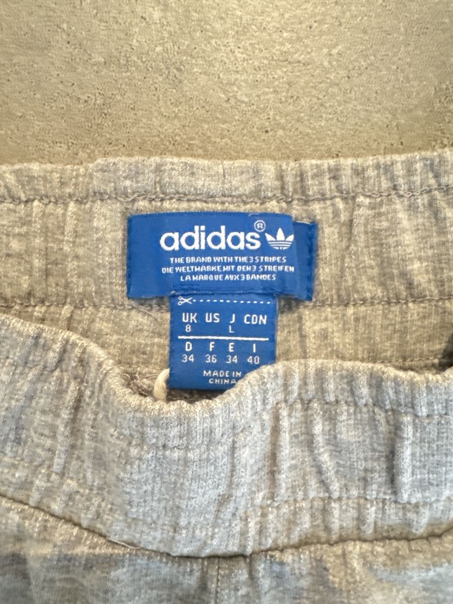 Adidas Pantaloni: Adidas Retro Shorts, Gr. 34, Grau – Nuovo (secondo la descrizione) da Elsau venduto da shoppa 1