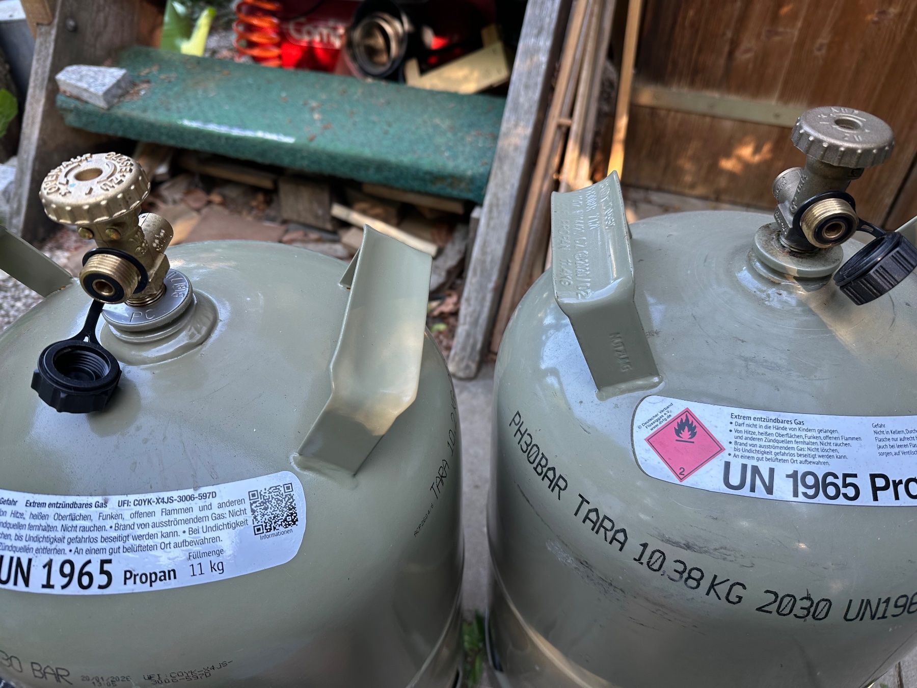 Apparecchiature e tecnologia a gas: 2x 11kg Propan Gasflasche mit deutschem Ventil – Usato da Muenchenstein venduto da Holiduli 2