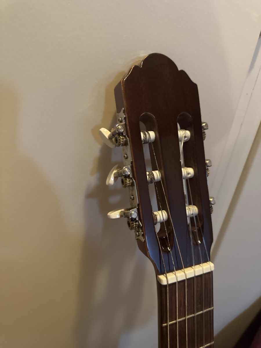 Musikinstrumente: Gitarre Akustik mit Koffer gut erhalten – Gebraucht aus Herisau von Brockinet 1