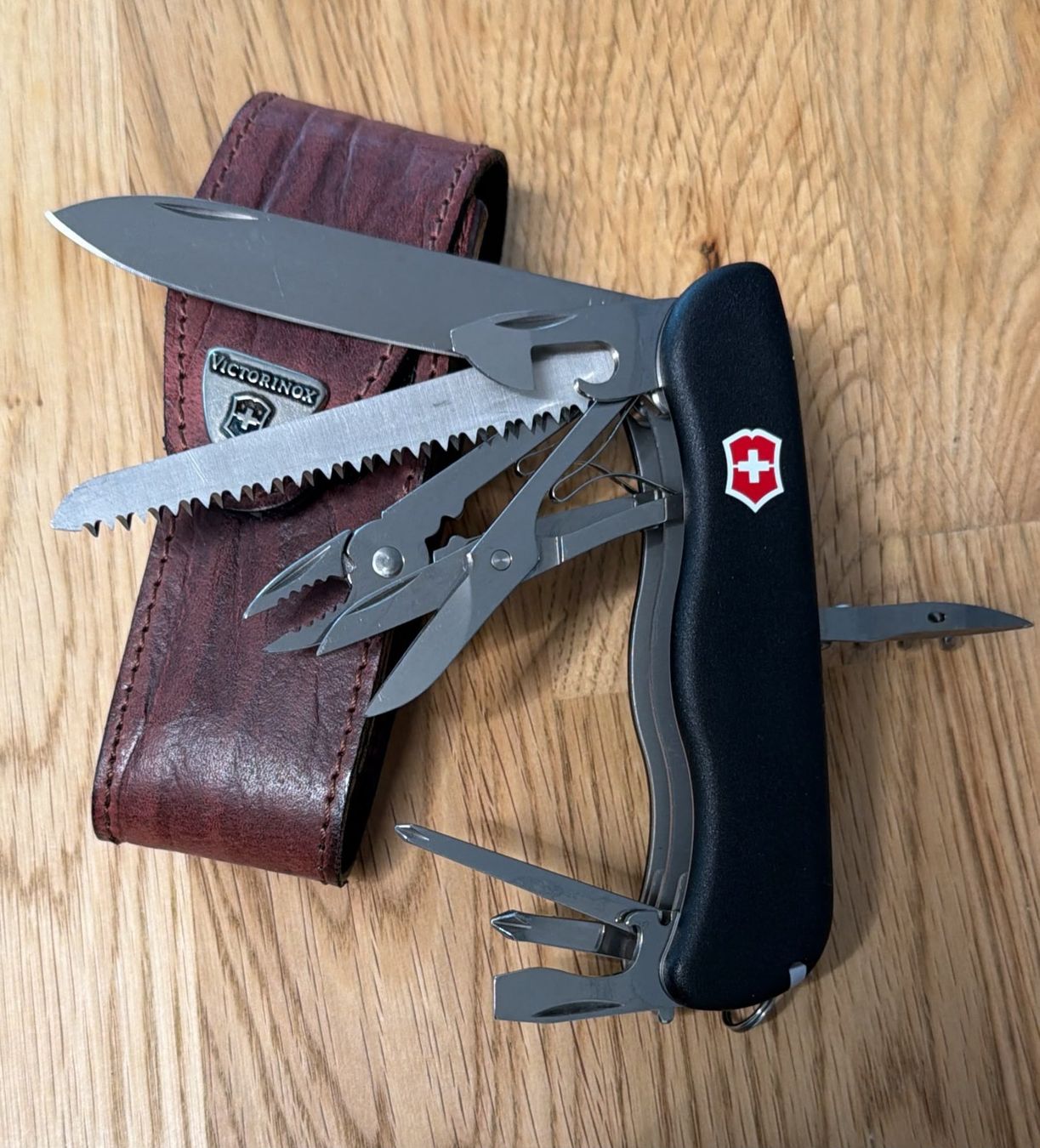 Victorinox Coltelli tascabile: VICTORINOX SACKMESSER MIT ETUI – Nuovo (secondo la descrizione) da Zürich venduto da Frei-Occasionen 1