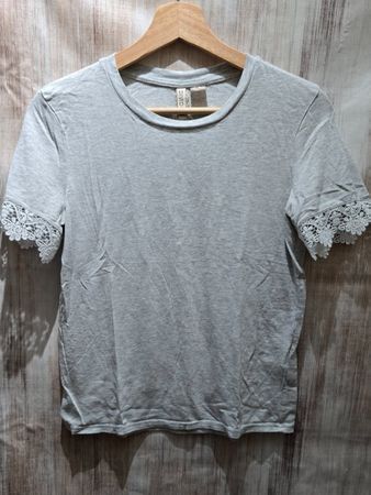🎉 T-Shirt Grau mit Spitze - XS - Boho-Style