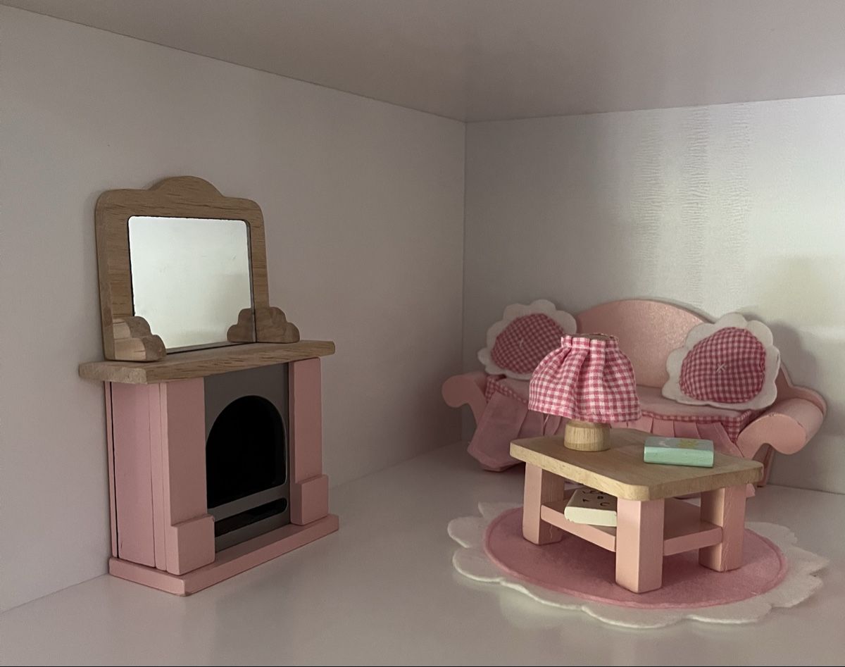 Case e mobili per bambole: Puppenstuben Wohnzimmer Möbel-Set rosa – Usato da Arboldswil venduto da Sonnenelfe 1
