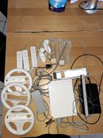 Console Nintendo Wii avec accessoires et manettes blanches
