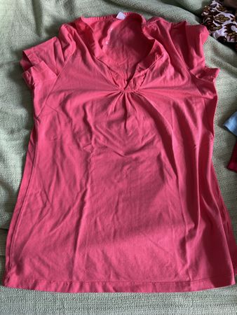 Sommerliches Shirt in Koralle, Grösse L, Top Zustand!
