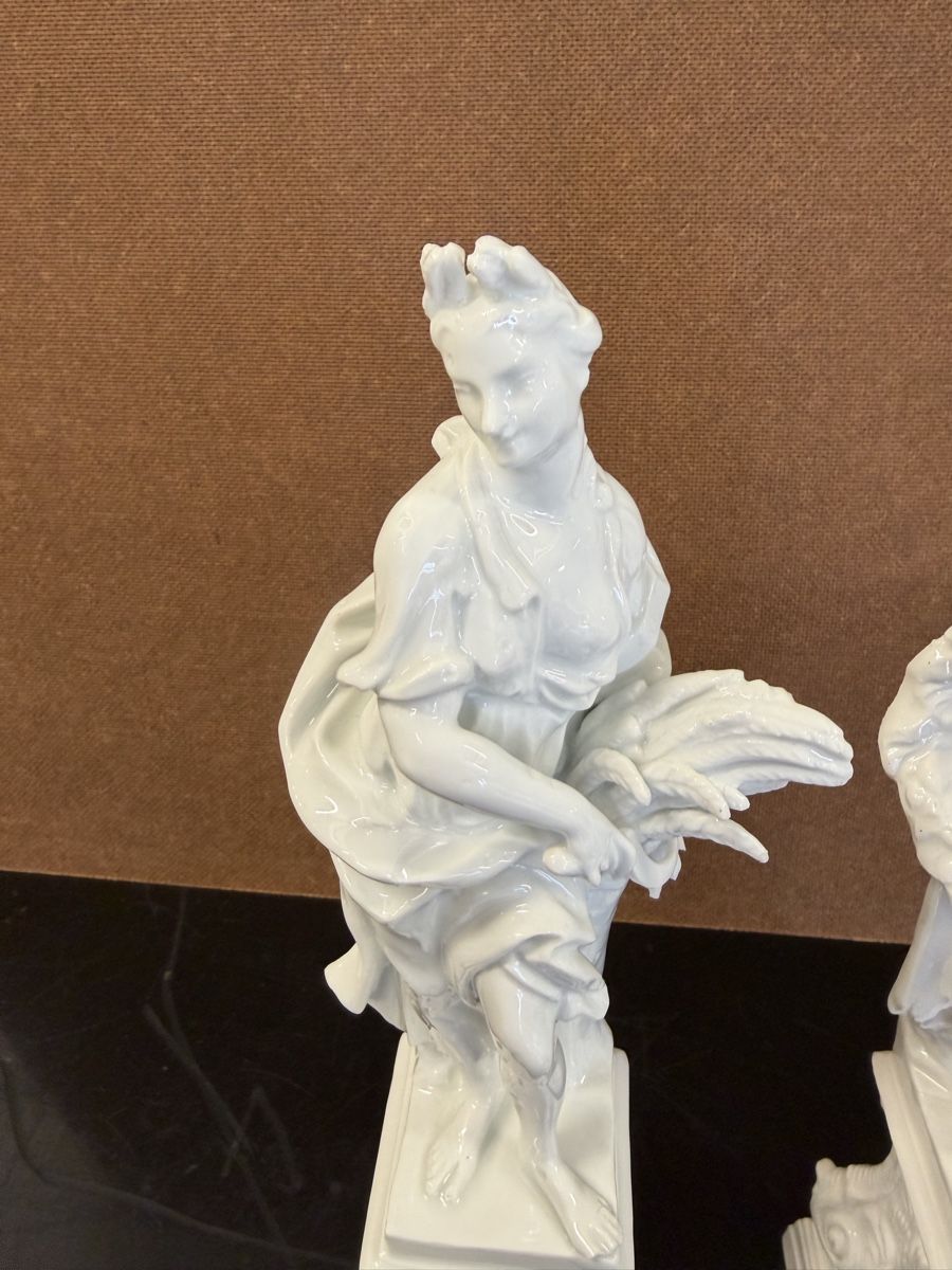 Statuette: 2 statuettes en porcelaine – Usato da montreux venduto da Always-Good 1