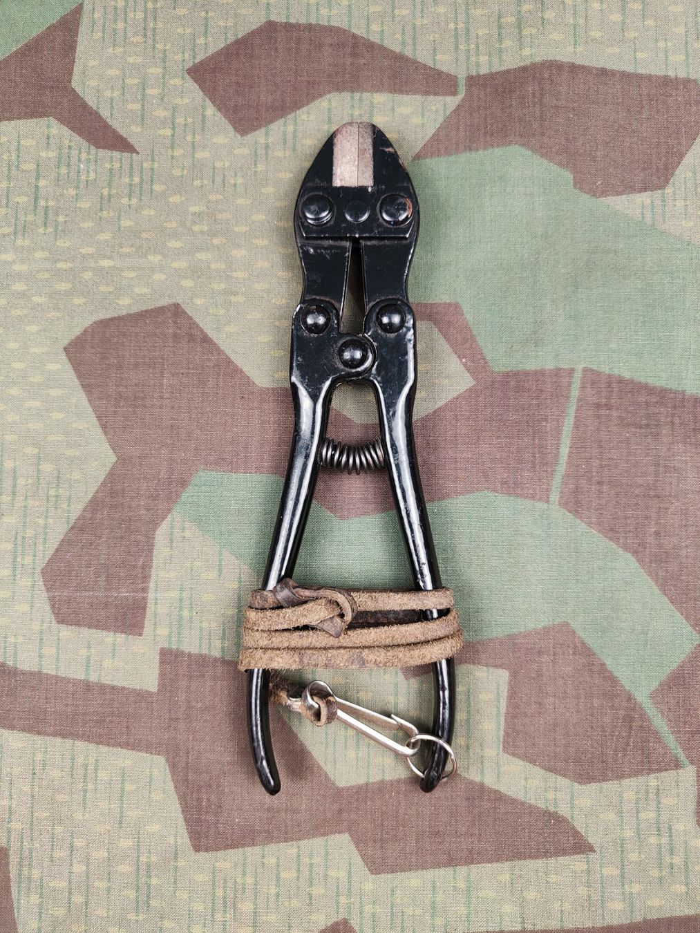 Uniformen: Drahtschere, Variante 1 – Gebraucht aus Bauma von SwissMilitaria 2