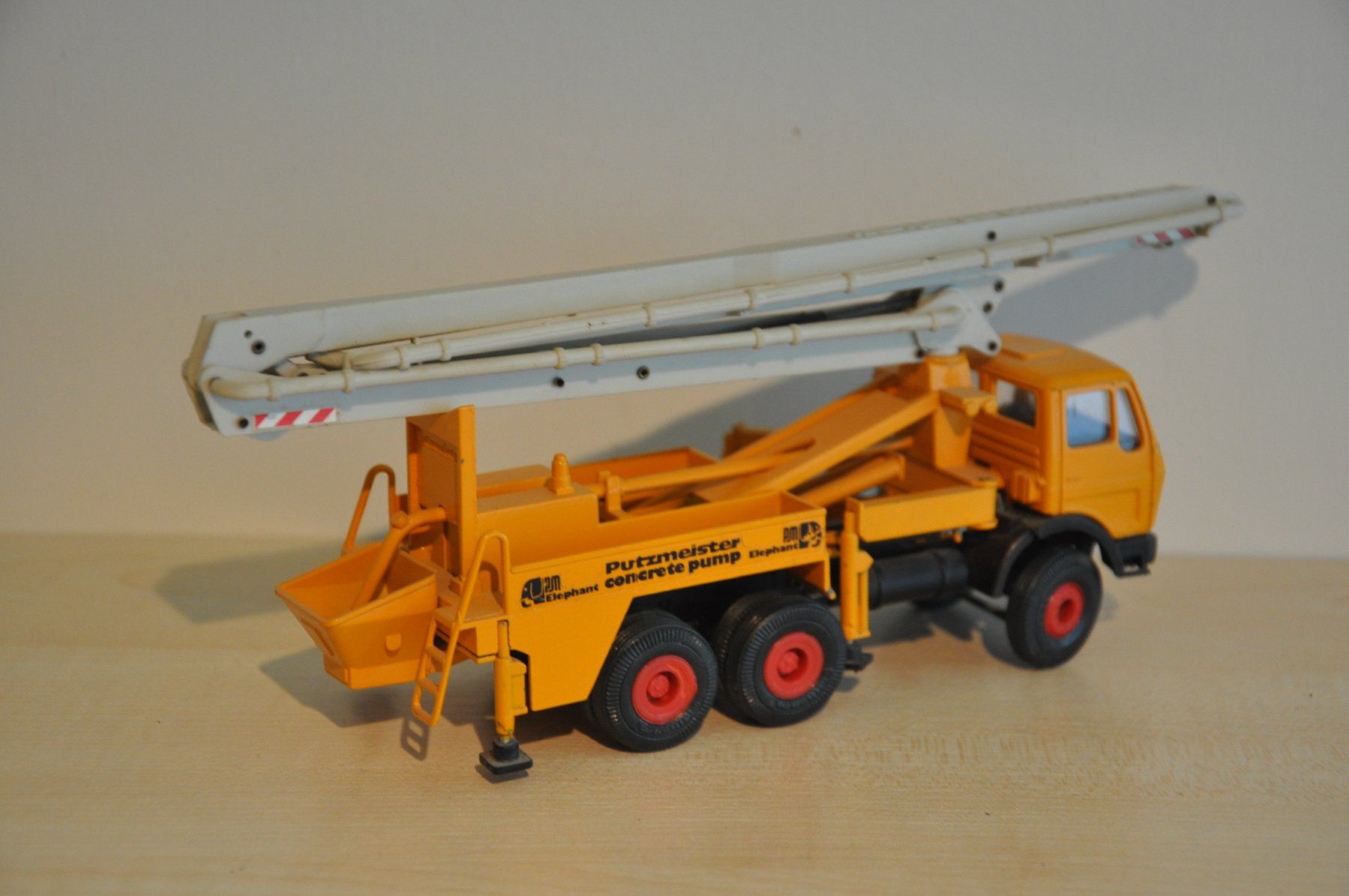 Conrad Modellbausätze & Standmodelle: Betonpumpe – Defekt aus Mitlödi von worker04 2