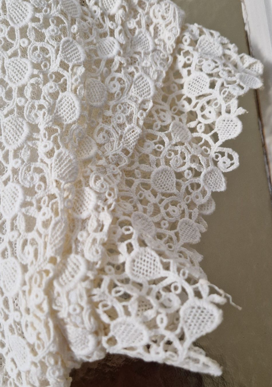 Blusen: Elegante Spitzenbluse, Creme, Gr. S, Perlenknöpfe – Gebraucht aus Bern von Antikbatik 9