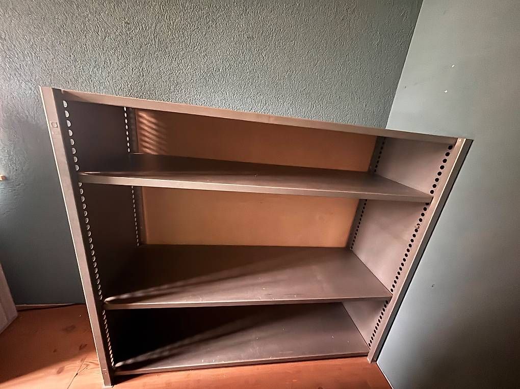 Scaffali: Original Unima Regale – Usato da Herisau venduto da Designreich