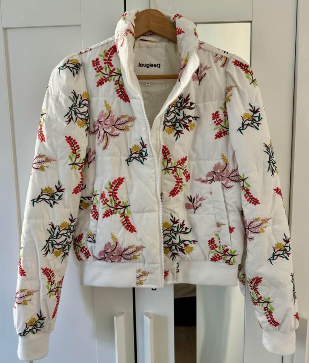 Desigual Giacche: Desigual Embroidered Jacket size XS – Nuovo (secondo la descrizione) da Zürich venduto da elinkaelle 3