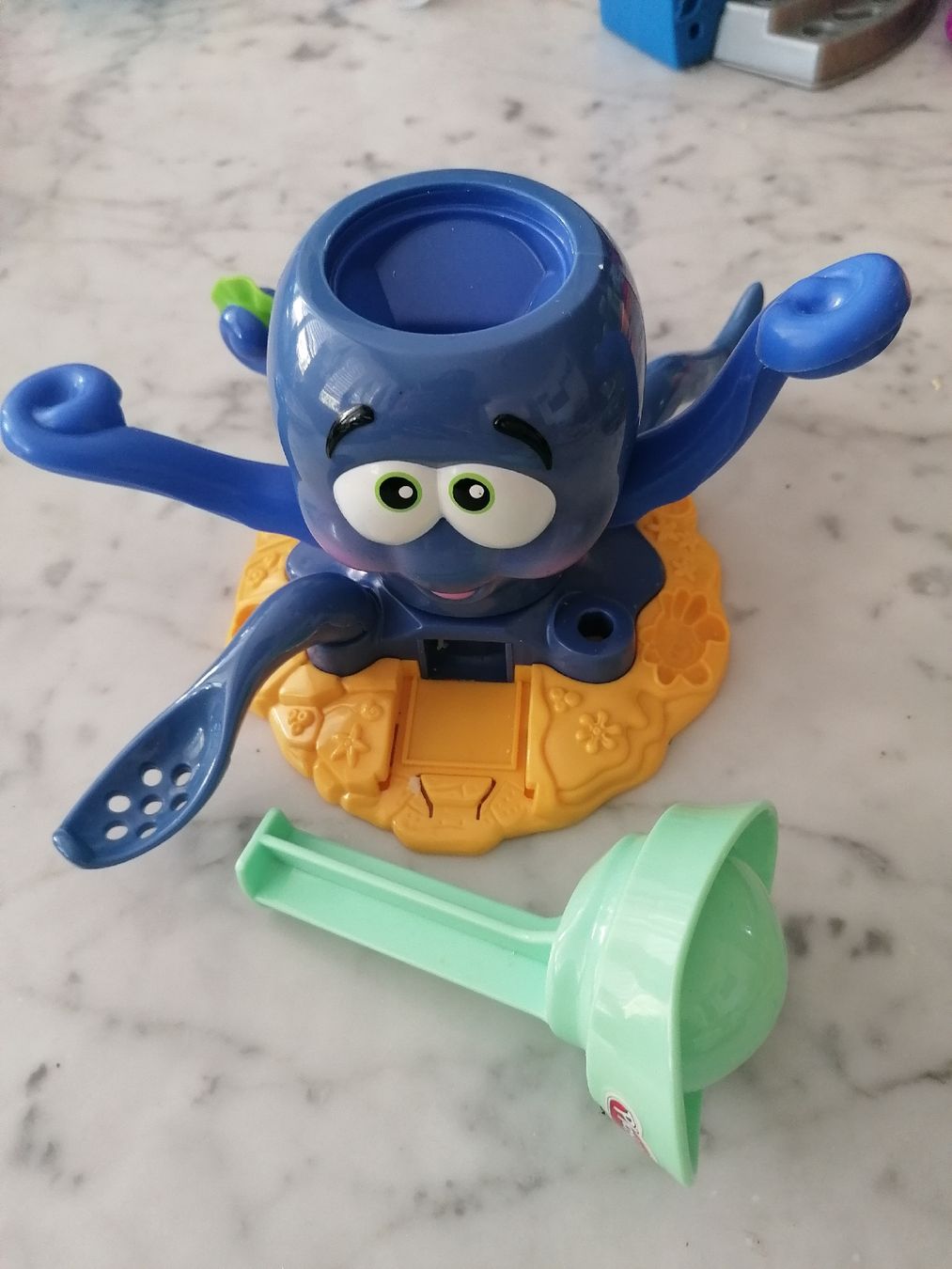 Play-Doh Jouets: GROSSES PLAY DOH SET – D'occasion à Pratteln par ThereseZ 5