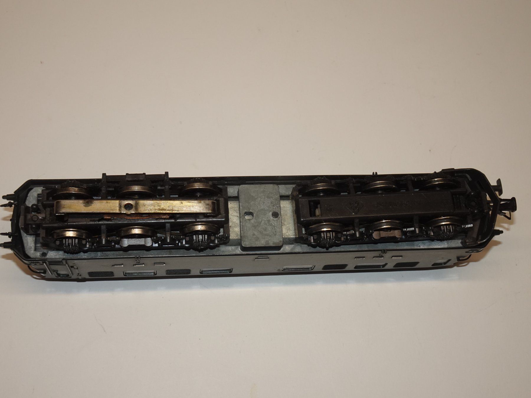 Roco Modelleisenbahnen: ROCO SBB Ae 6/6   H0 AC – Defekt aus Hinwil von Berling0 5