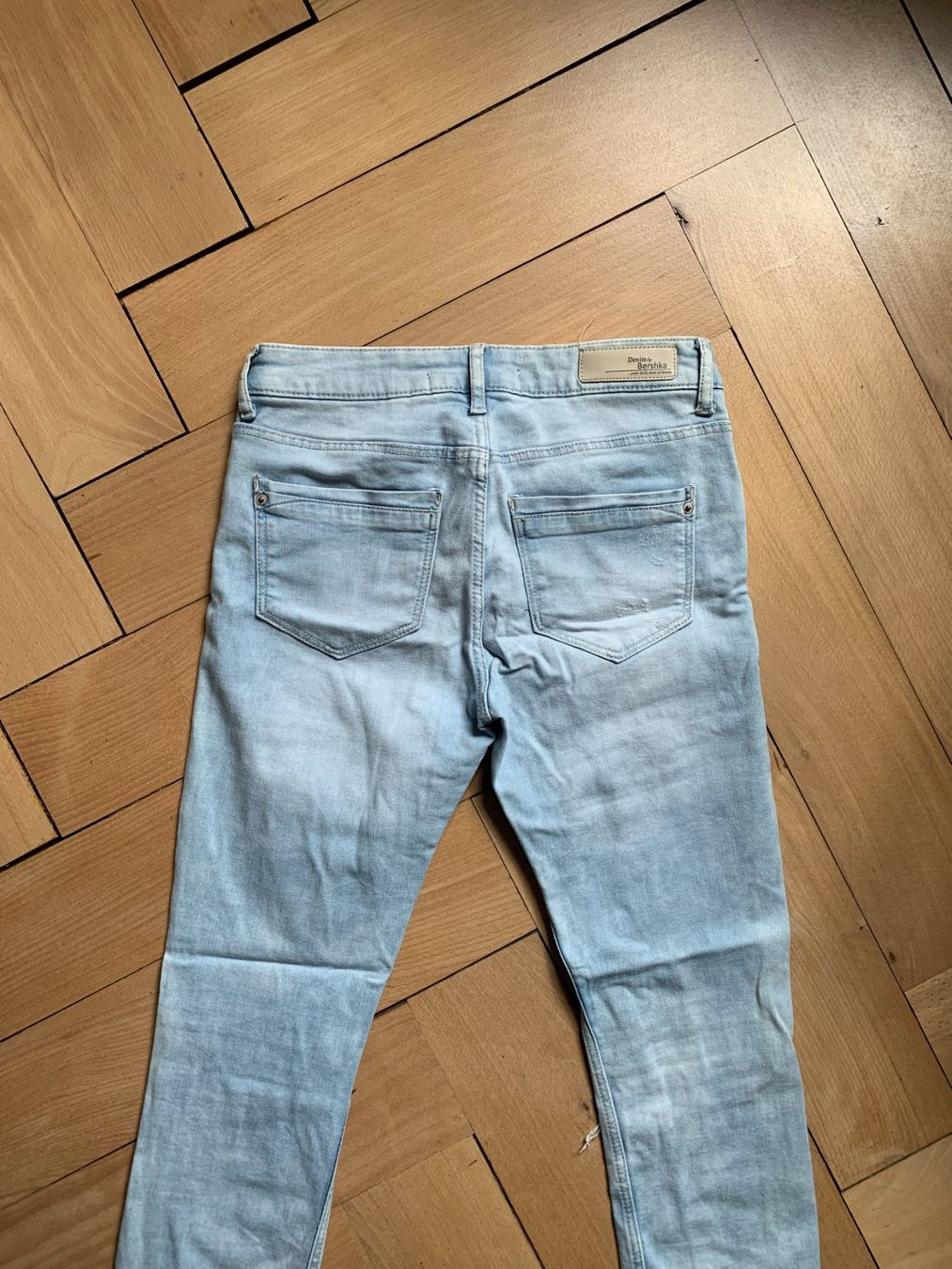 Bershka Jeans: BERSHKA - Destroyed Jeans hellblau 34 – D'occasion à Zürich par Diazaio 2