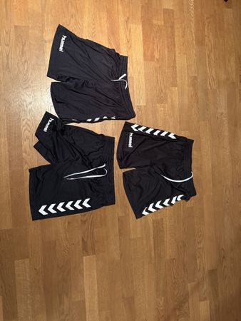 3 Hummel Sportshorts schwarz Grösse M guter Zustand