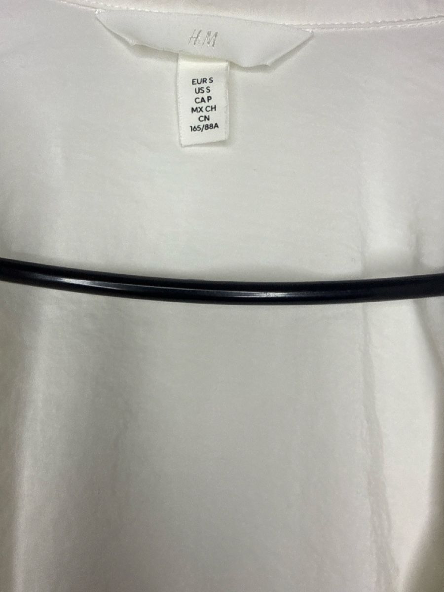 H&M Camicette: White Shirt - Perfect for Summer Style! – Usato da Effretikon venduto da lio_gjr8 2