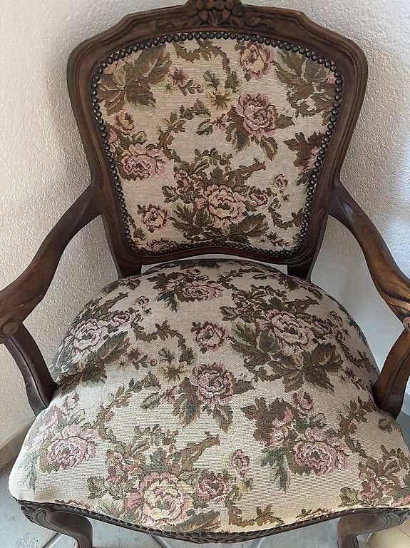 Set de table et chaises: Gobelin Stuhl und Hocker und Tisch – D'occasion à Kestenholz par dorlydorly 2