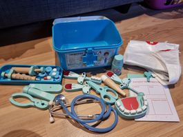 Arztkoffer Spielzeug Kinder Holz blau guter Zustand