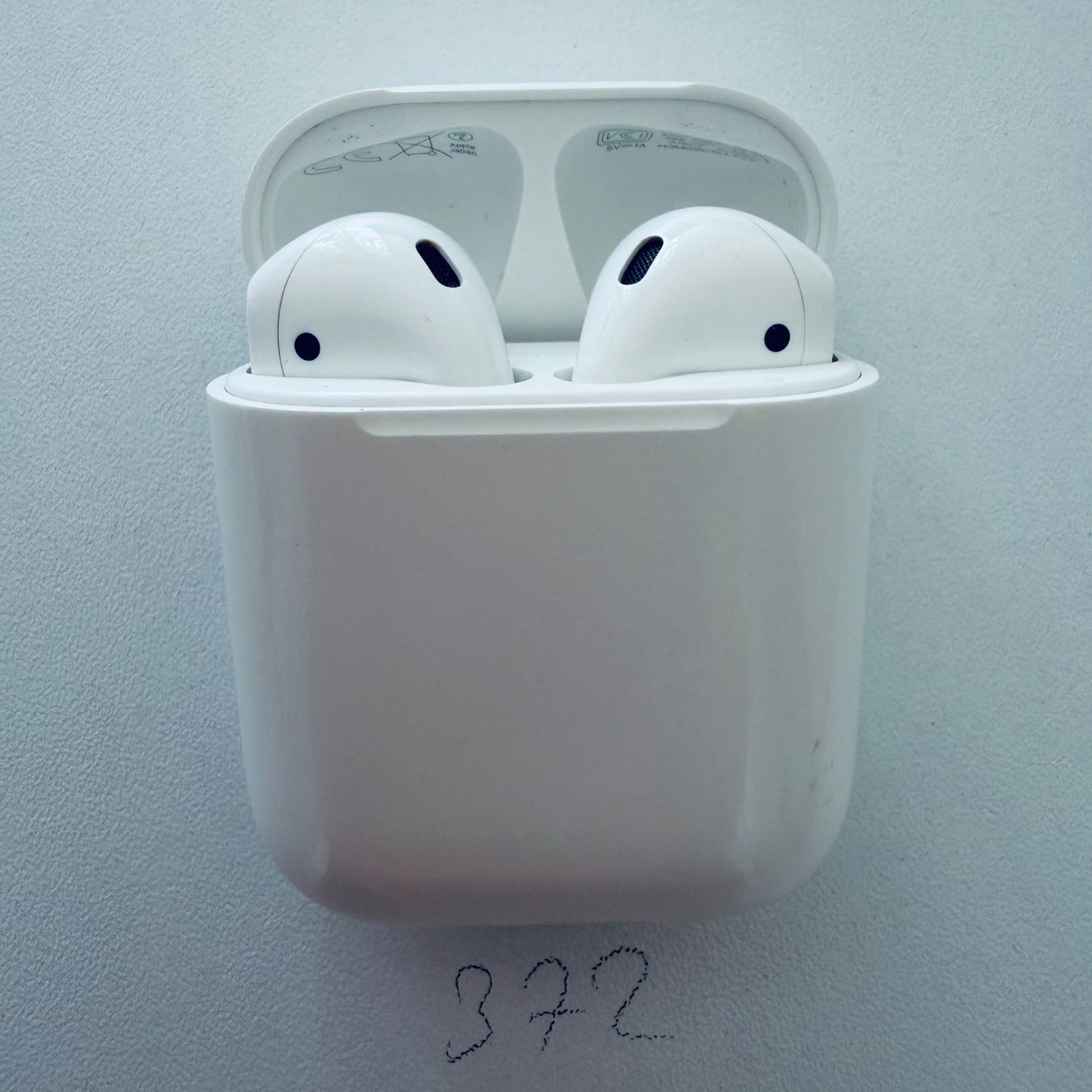 Apple Cuffie: Original Apple AirPods 2 Gen. Wireless Kopfhörer & Case – Usato da Basel venduto da MY.AIRPODS.SHOP