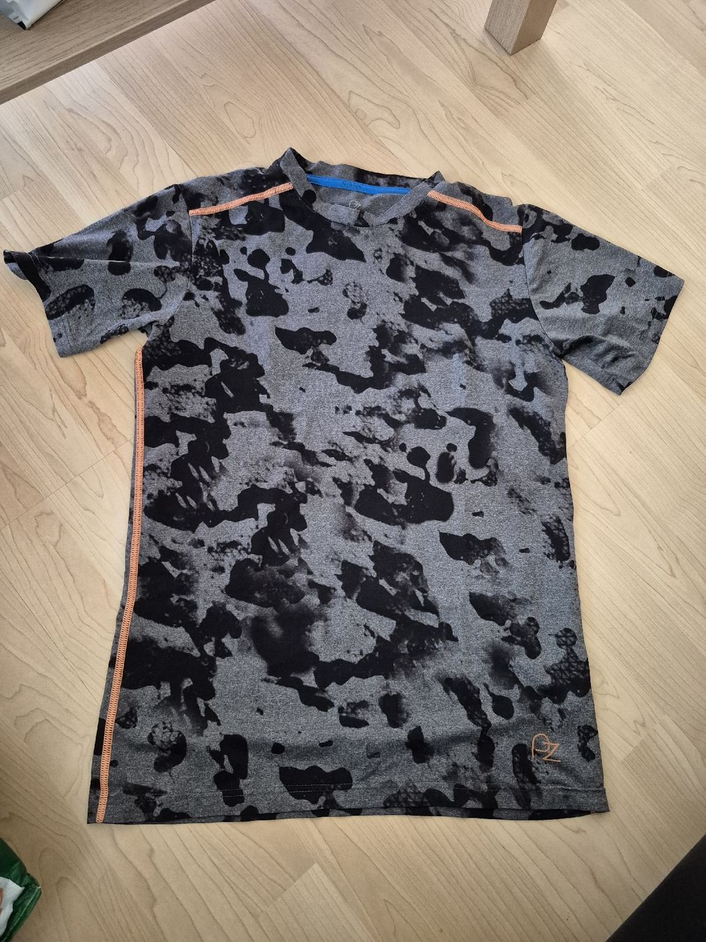Hemden, T-Shirts & Polos: Sportshirt   Grau-Schwarz Grösse 164 – Gebraucht aus Oberweningen von Bumblebee2