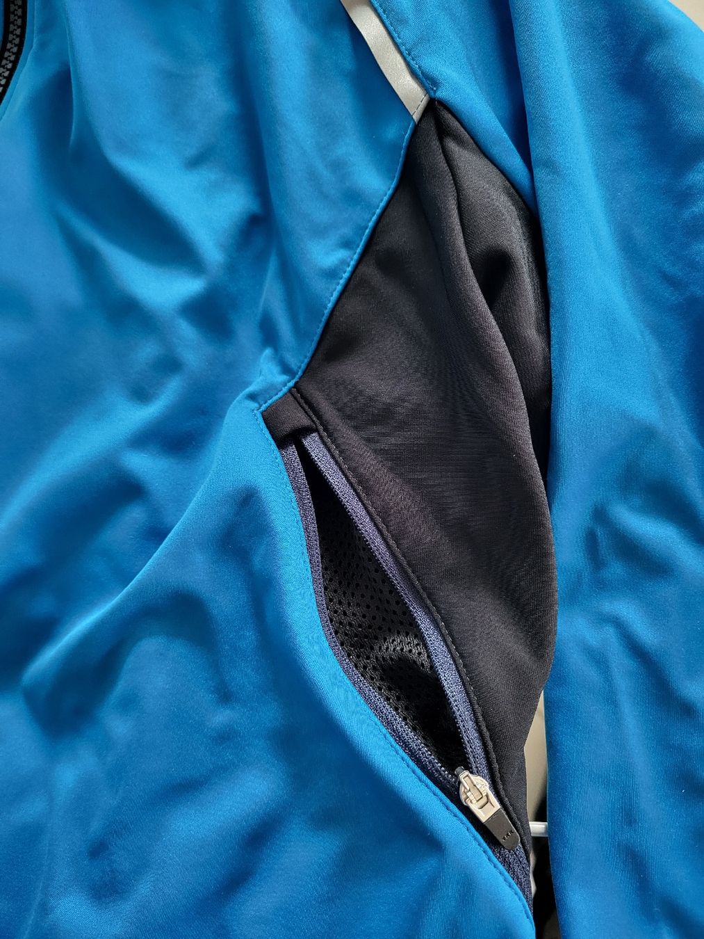 Löffler Giacche: Löffler Softshelljacke, Grösse M, Blau/Schwarz - Top Zustand – Nuovo (secondo la descrizione) da Zollbrück venduto da Swissrace2 4