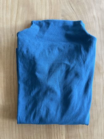 Blaues Langarmshirt, Gr. S, kleiner Kragen