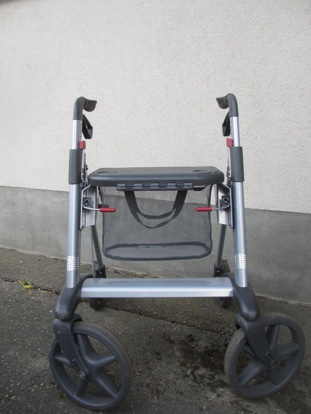 Aides à la marche: Rollator Active – D'occasion à Schwarzhäusern par Lukillena