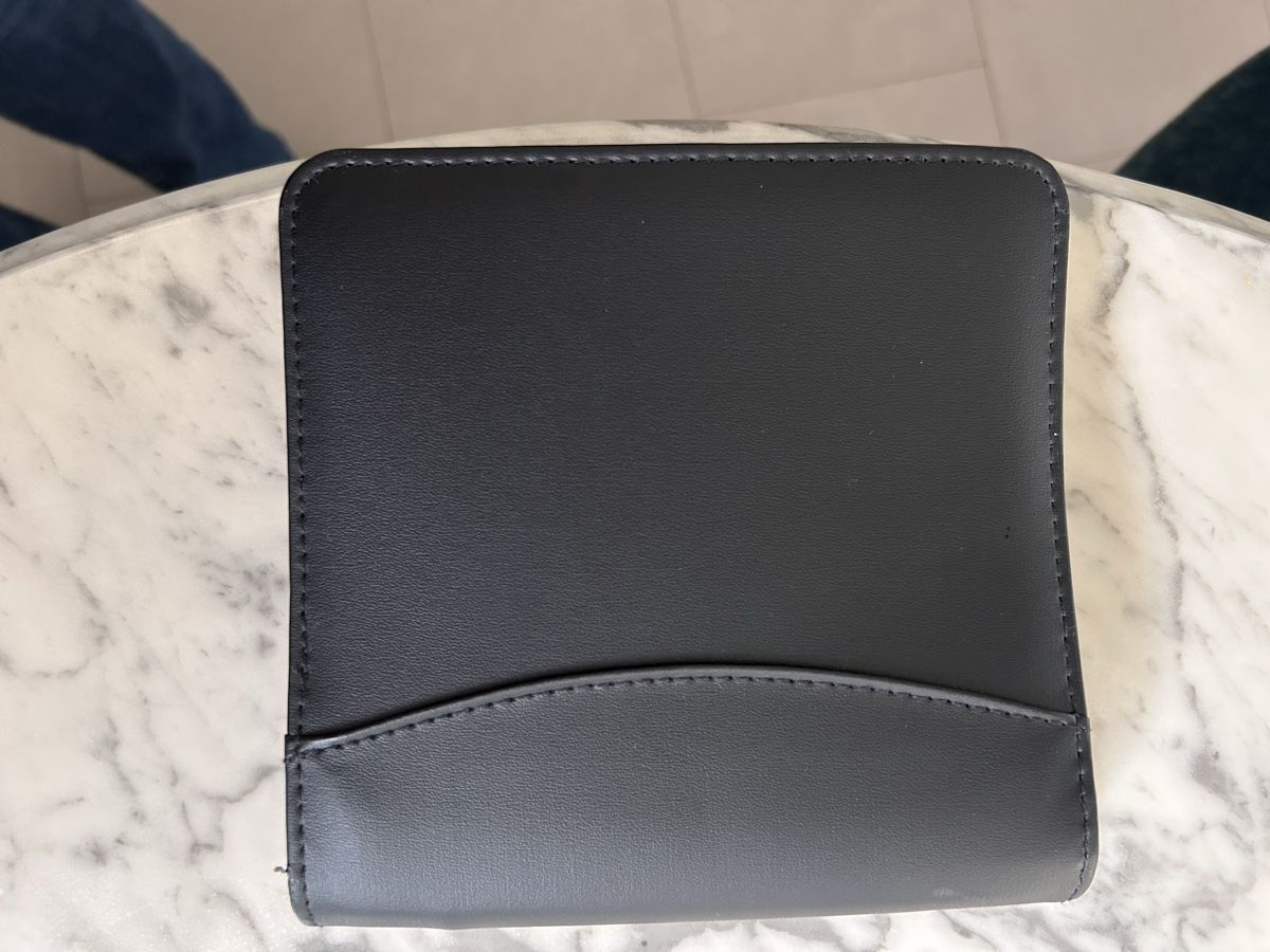 Porsche Portafogli: Genuine Porsche Leather CD Wallet - Black – Nuovo (secondo la descrizione) da Biel/Bienne venduto da zit_v5yc 1