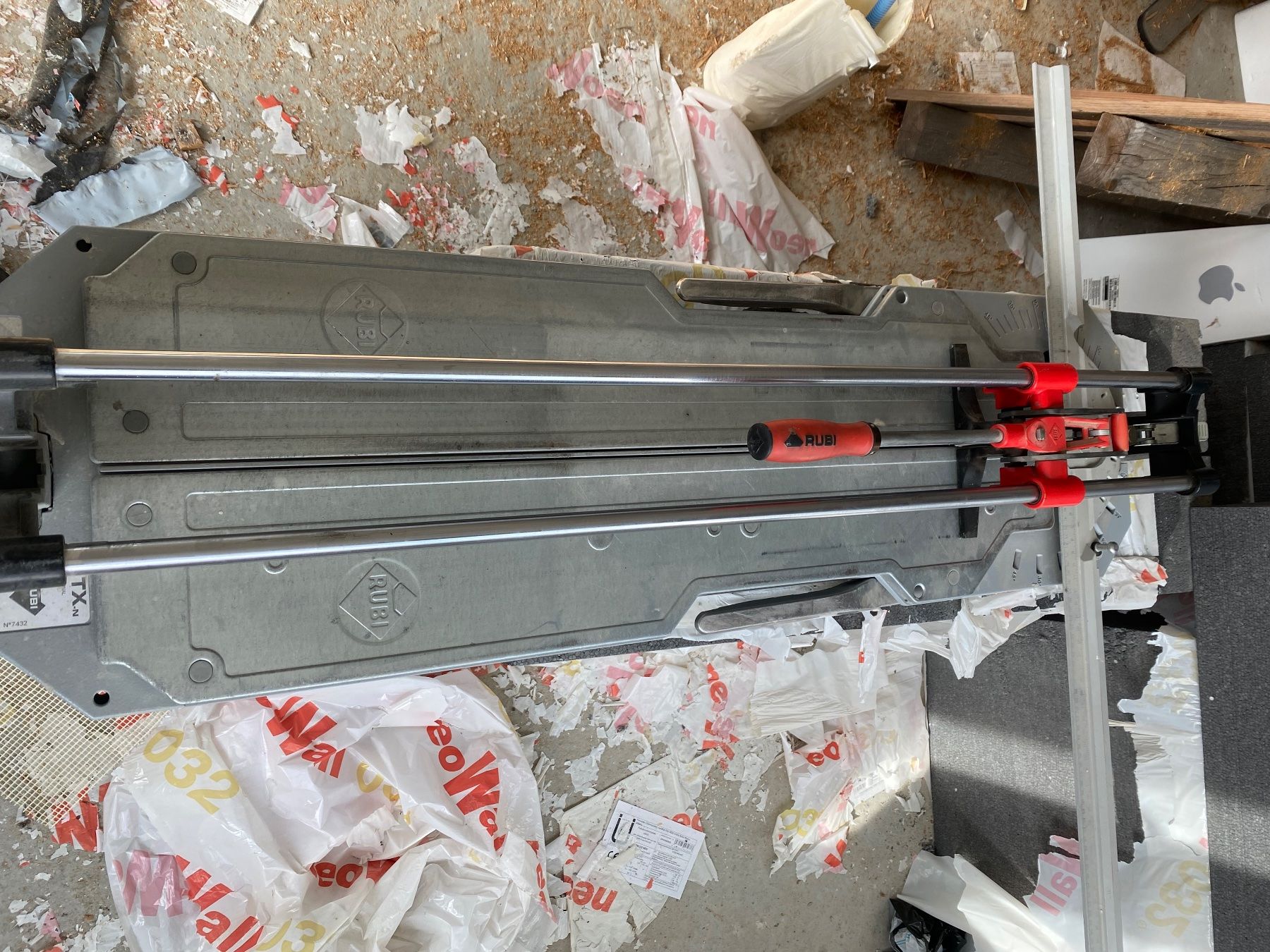 Tutti gli attrezzi: Profi Fliesenschneider Rubi TX 900 – Usato da Brienz BE venduto da Cosworthps