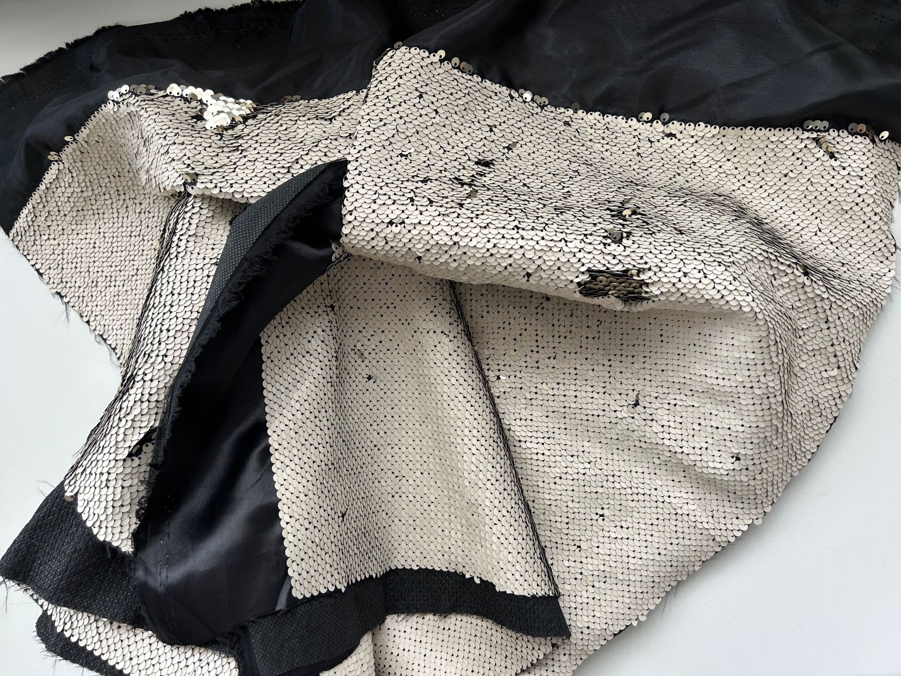 Stoffe: Tissu à sequins – Neu und originalverpackt aus Vouvry von tintin2308