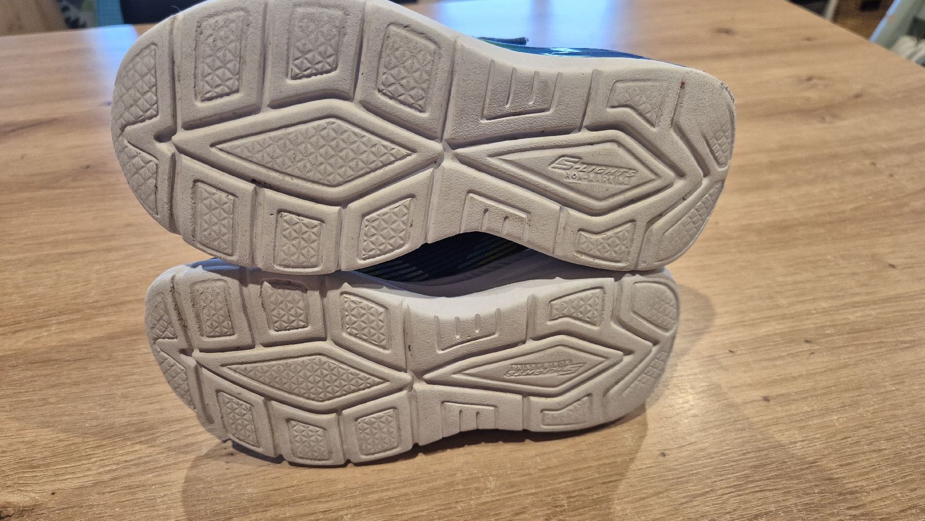 Skechers Scarpe per ragazzi: Skechers Grösse 30 mit Blinklichtern – Usato da Oberfrittenbach venduto da Steffi1807 1